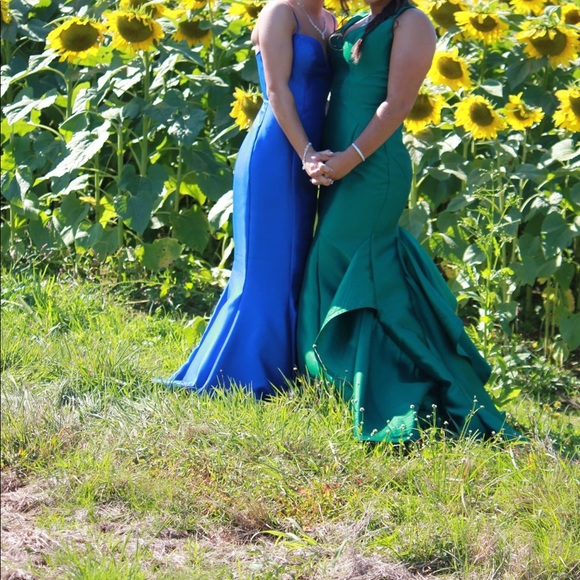 Emerald green prom dress - Picture 4 of 7